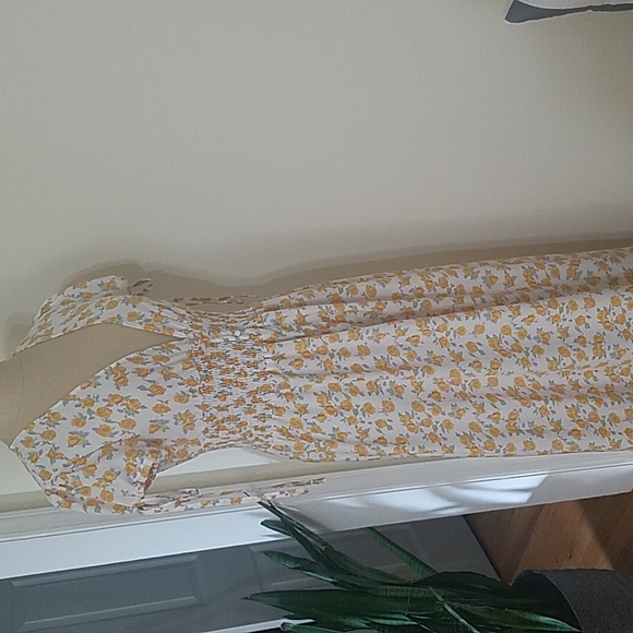 Ditsy Floral Plunge Tea Dress - Picture 8 of 8